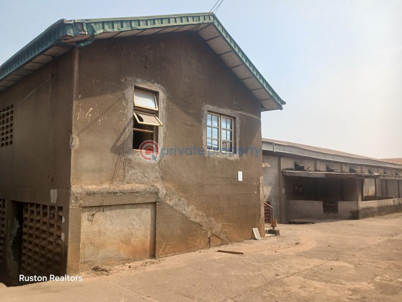 6 bedroom Warehouse For Rent Old Ife Road, Close To Iwo Road Ibadan Oyo - 0