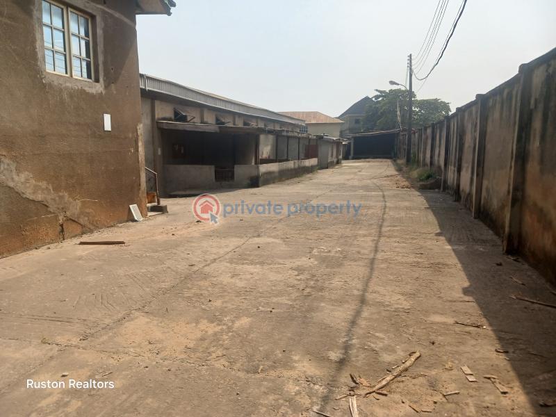 6 bedroom Warehouse For Rent Old Ife Road, Close To Iwo Road Ibadan Oyo - 1