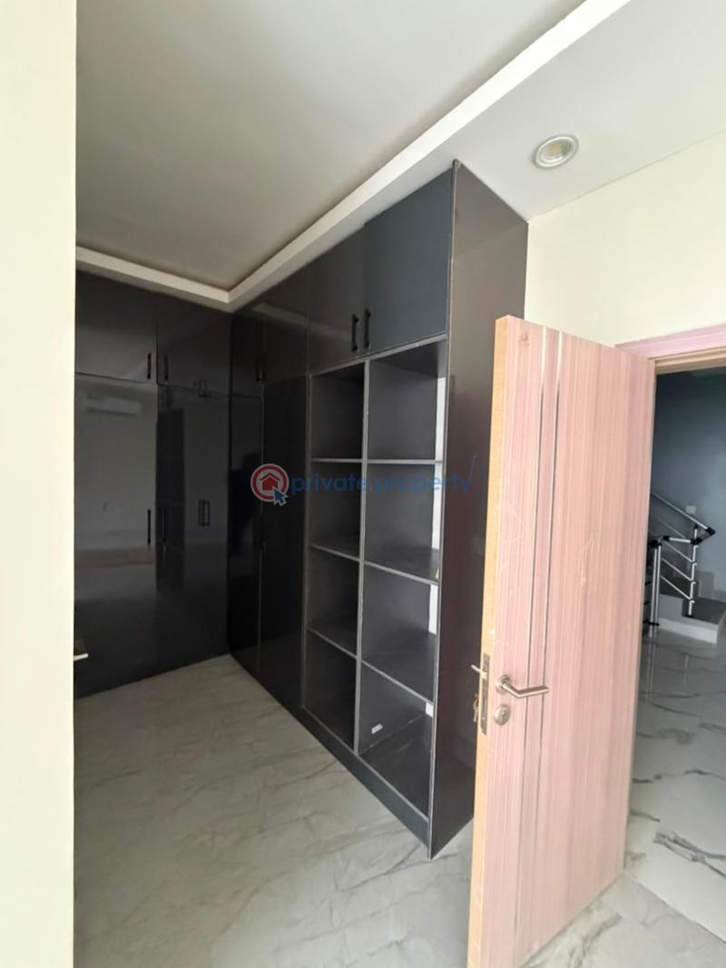 4 bedroom Terrace For Sale Perinwinkle Estate Lekki Phase 1 Lagos - 10