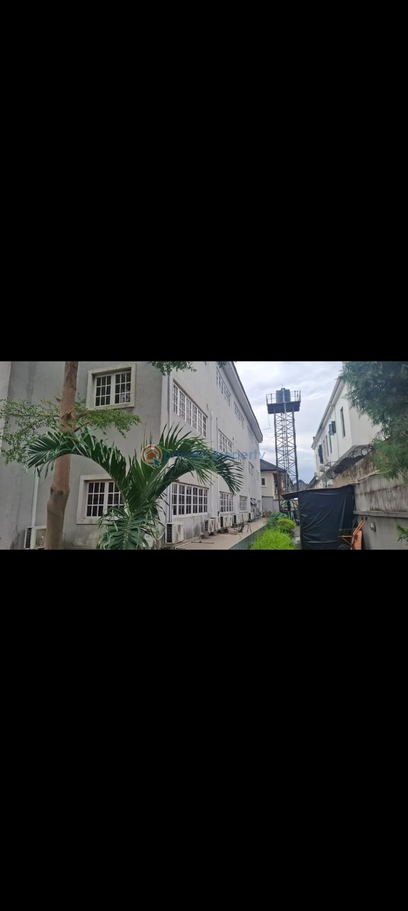 Mall/Complex/Plaza For Sale Jakande, Lekki Express Way Jakande Lekki Lagos