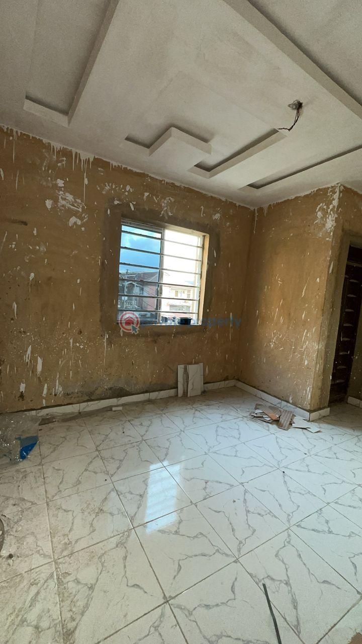1 bedroom Mini Flat For Sale Onipanu Shomolu Lagos - 4
