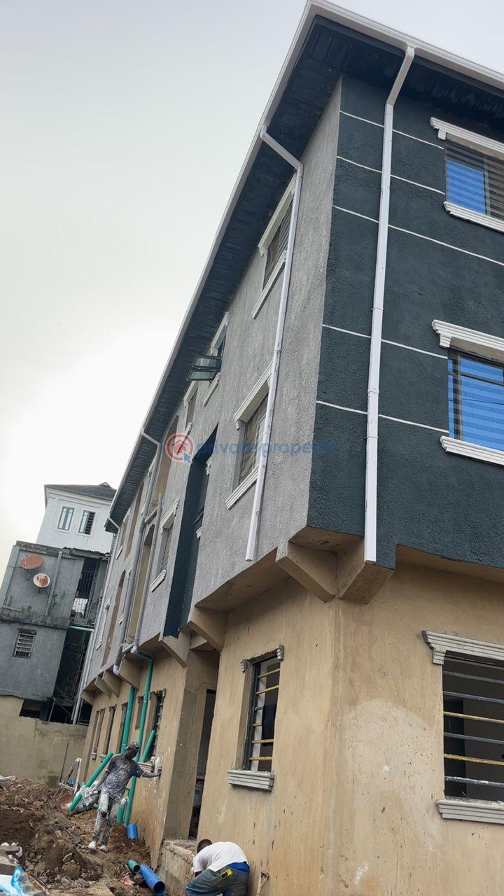 1 bedroom Mini Flat For Sale Onipanu Shomolu Lagos - 0