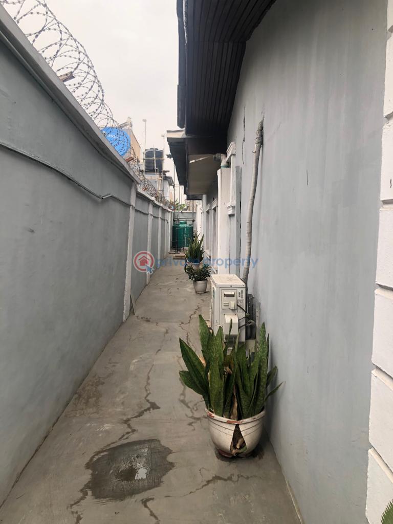 2 bedroom Bungalow For Rent Oseni Off Bode Thomas Bode Thomas Surulere Lagos - 2