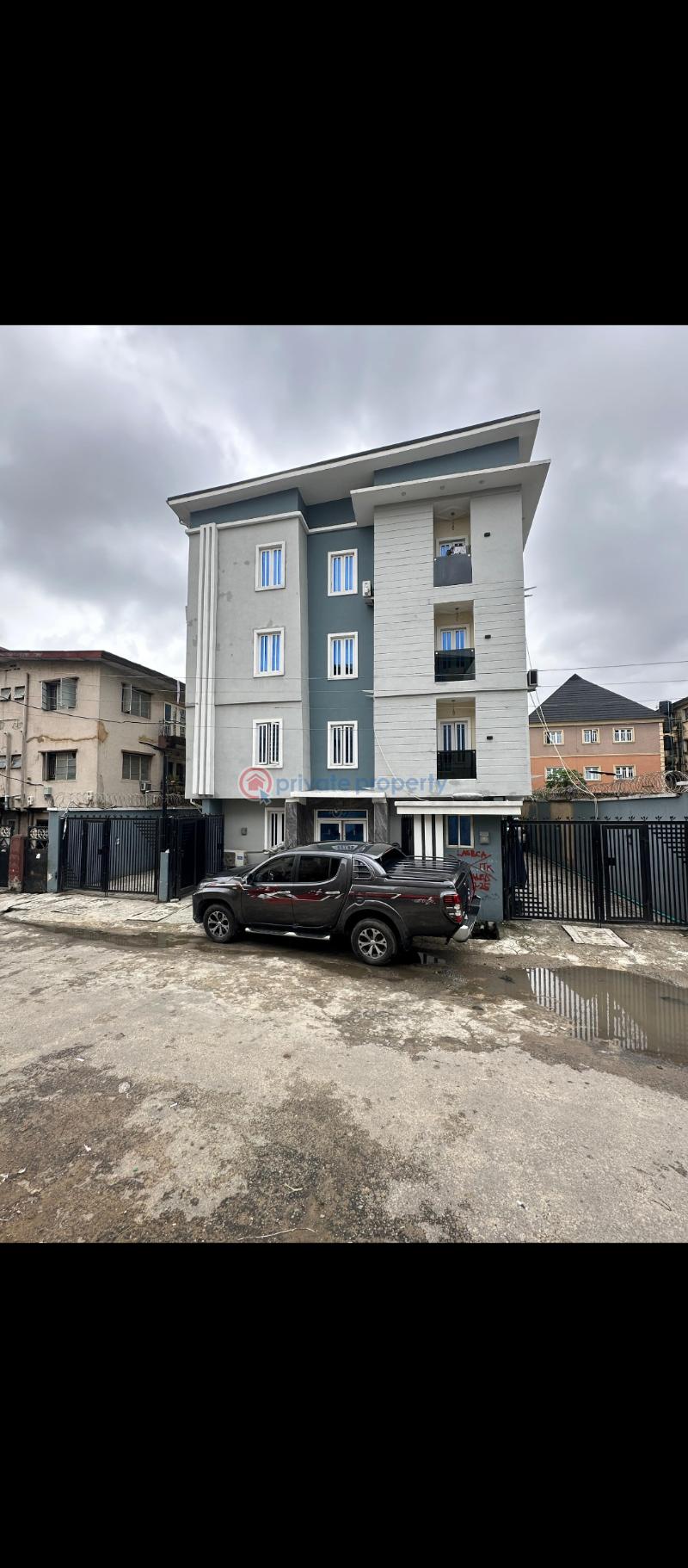 3 bedroom Block Of Flats For Sale Surulere Lagos - 0