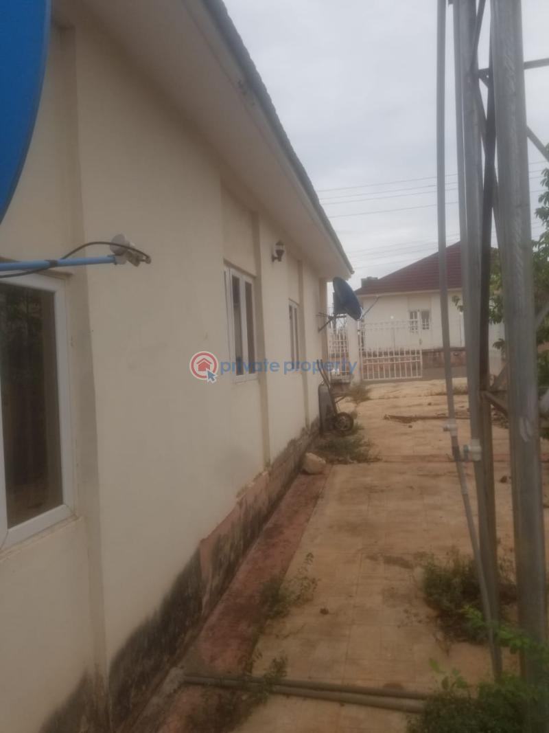 3 bedroom Detached Bungalow For Sale Ibagwa Express Road Abuja Phase 4  - 3