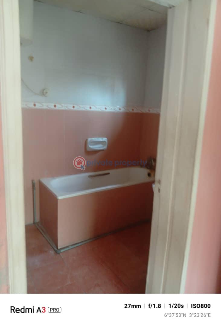 3 bedroom Block Of Flats For Rent Magodo GRA Phase 1 Ojodu Lagos - 2