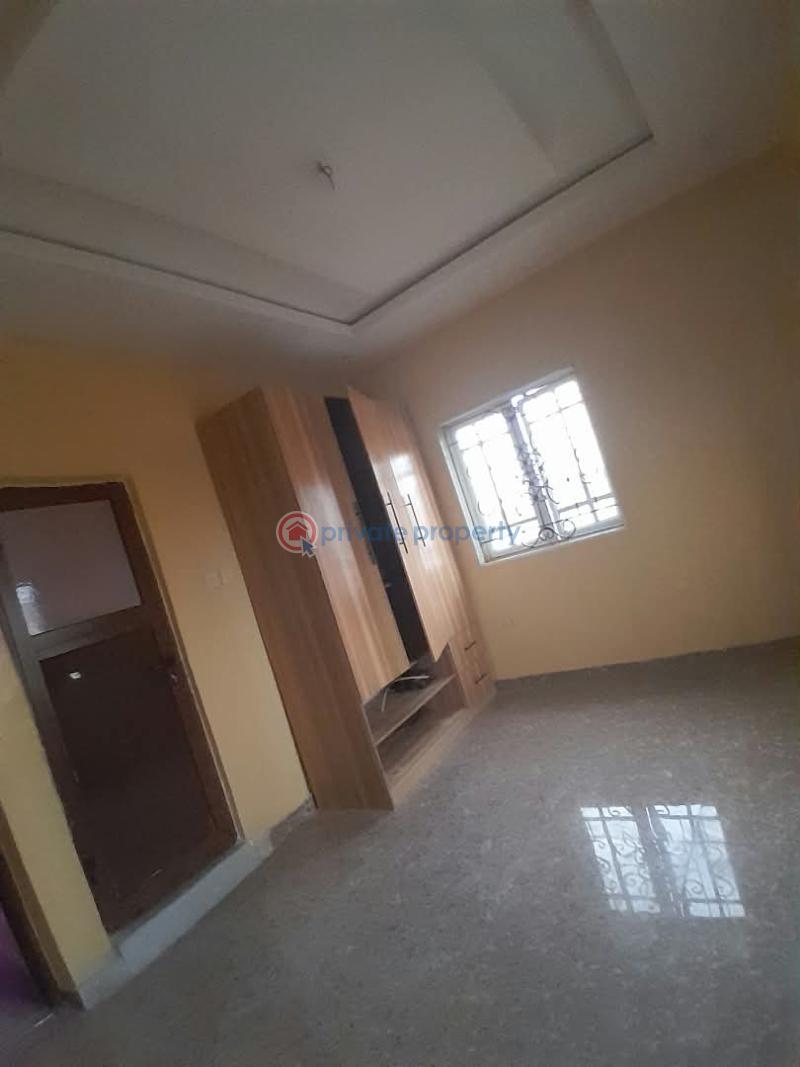 2 bedroom Block Of Flats For Rent Off Cole Str. Surulere. Itire-Ikate Surulere Lagos - 3