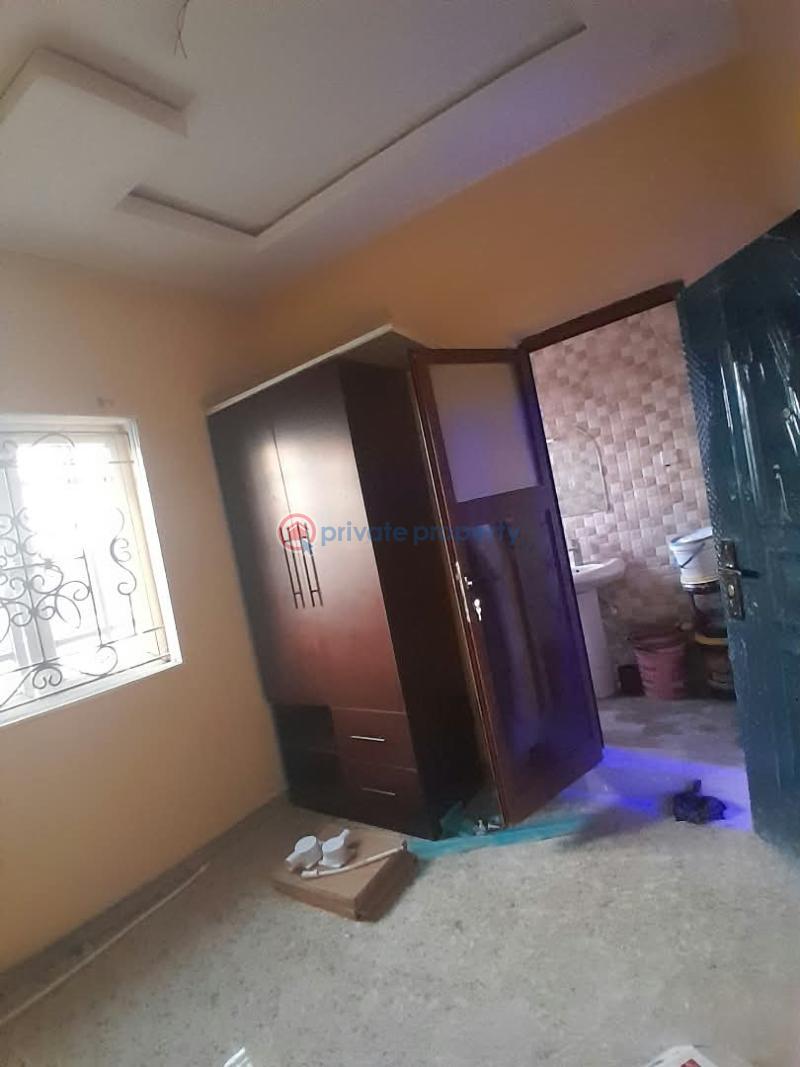 2 bedroom Block Of Flats For Rent Off Cole Str. Surulere. Itire-Ikate Surulere Lagos - 4