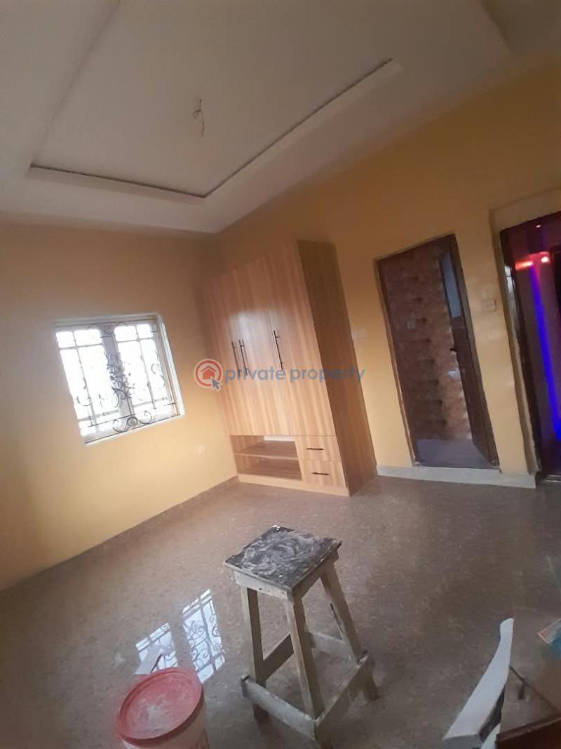2 bedroom Block Of Flats For Rent Off Cole Str. Surulere. Itire-Ikate Surulere Lagos - 2