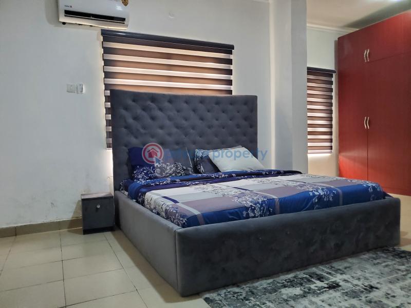 For shortlet 3 bedroom Block Of Flats Cromwell Court Estate Chevron