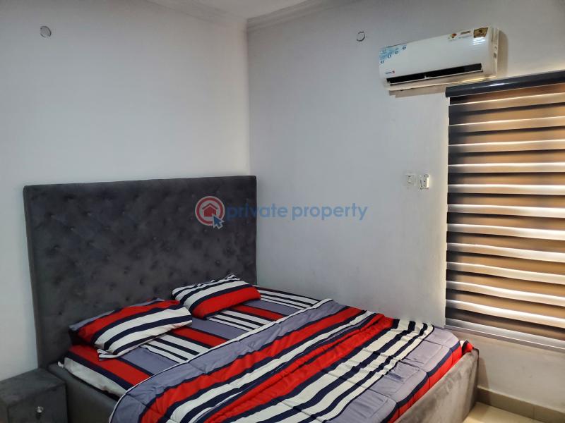 For shortlet 3 bedroom Block Of Flats Cromwell Court Estate Chevron