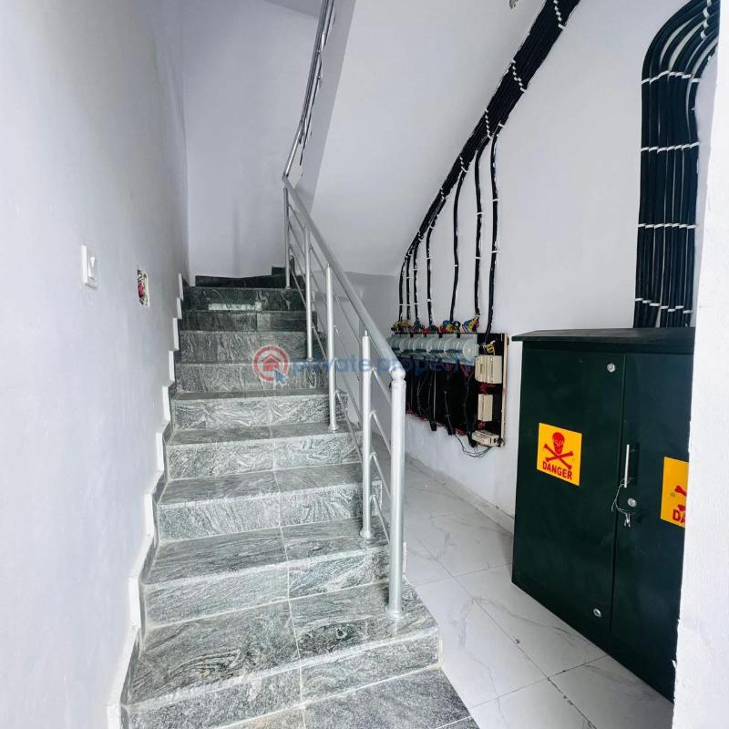 3 bedroom Block Of Flats For Sale Surulere Lagos - 4