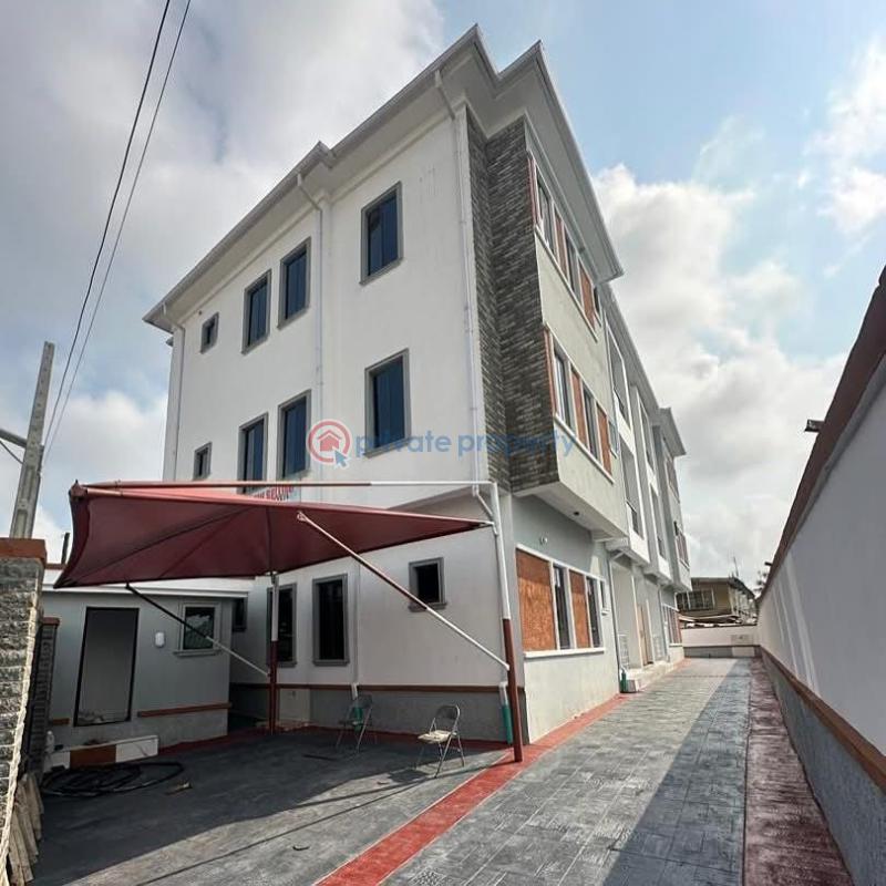 3 bedroom Block Of Flats For Sale Surulere Lagos - 9