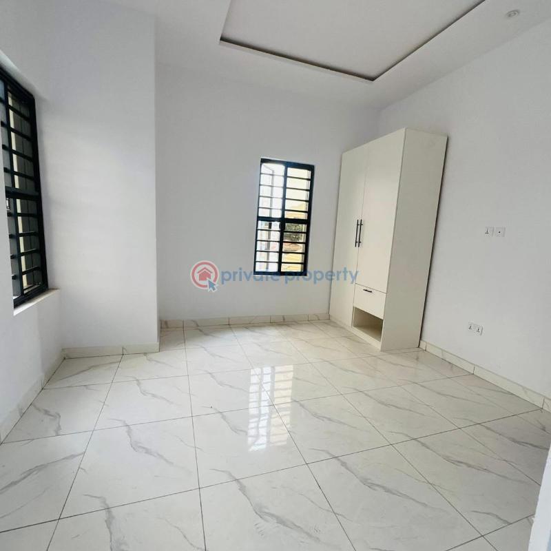 3 bedroom Block Of Flats For Sale Surulere Lagos - 1