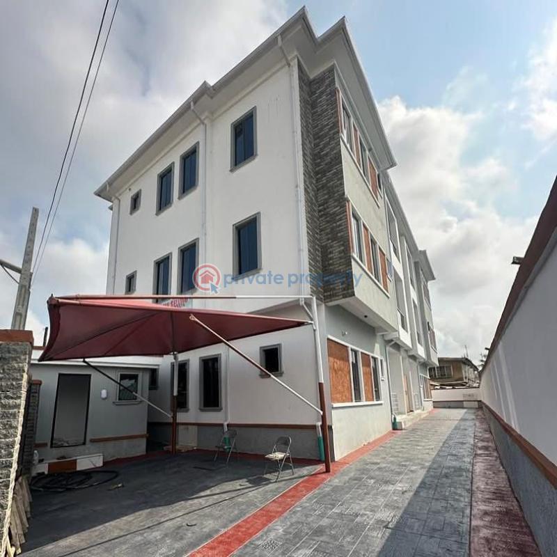 3 bedroom Block Of Flats For Sale Surulere Lagos - 10