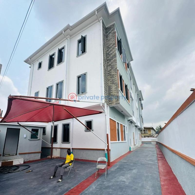 3 bedroom Block Of Flats For Sale Surulere Lagos - 8