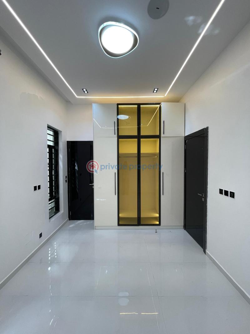 5 bedroom Detached Duplex For Sale Chevron Drive Lekki Lagos - 1