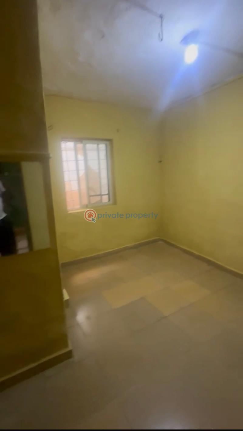 Self Contain For Rent Fola Agoro Yaba Lagos - 0