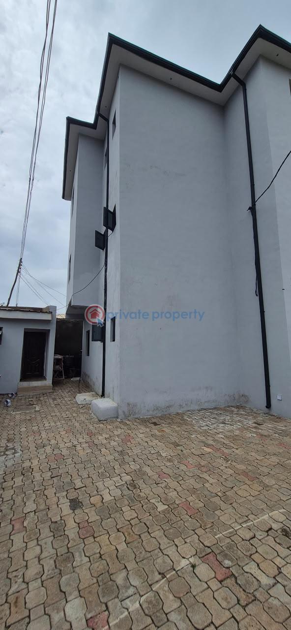 1 bedroom Block Of Flats For Rent Kugbo G.r.a. By Catholic Church. Abuja Phase 4  - 3