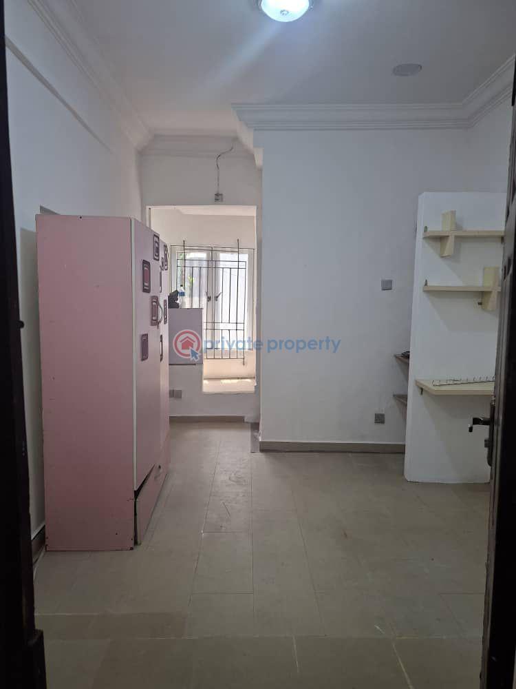 1 bedroom Self Contain For Rent Lawani Street, Onike, Yaba Onike Yaba Lagos - 1