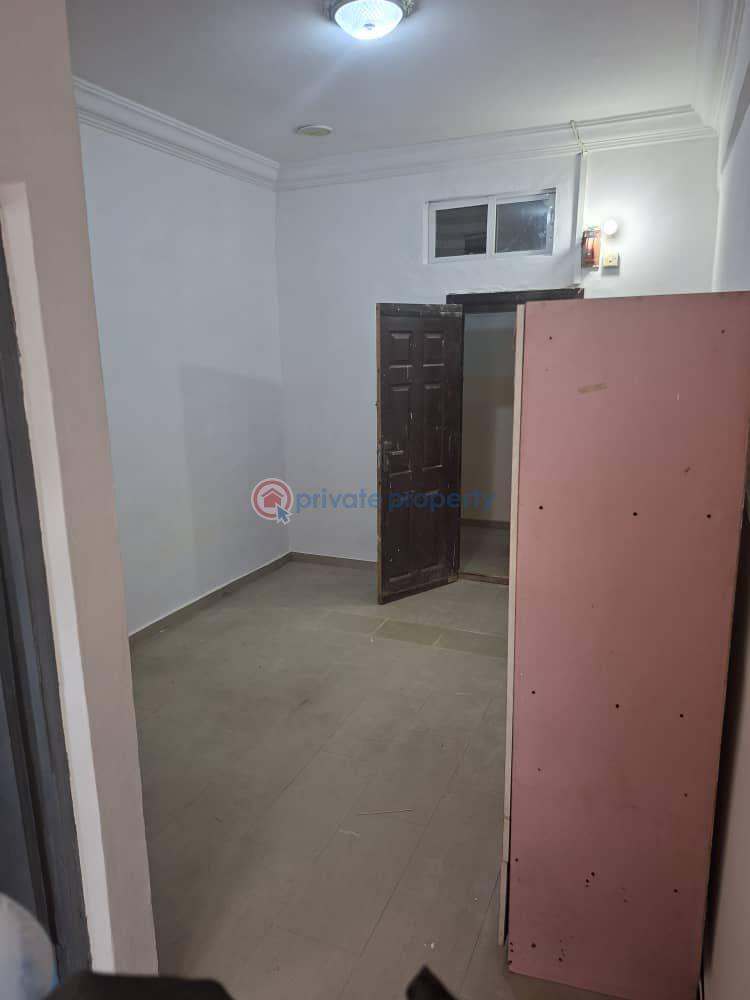 1 bedroom Self Contain For Rent Lawani Street, Onike, Yaba Onike Yaba Lagos - 2