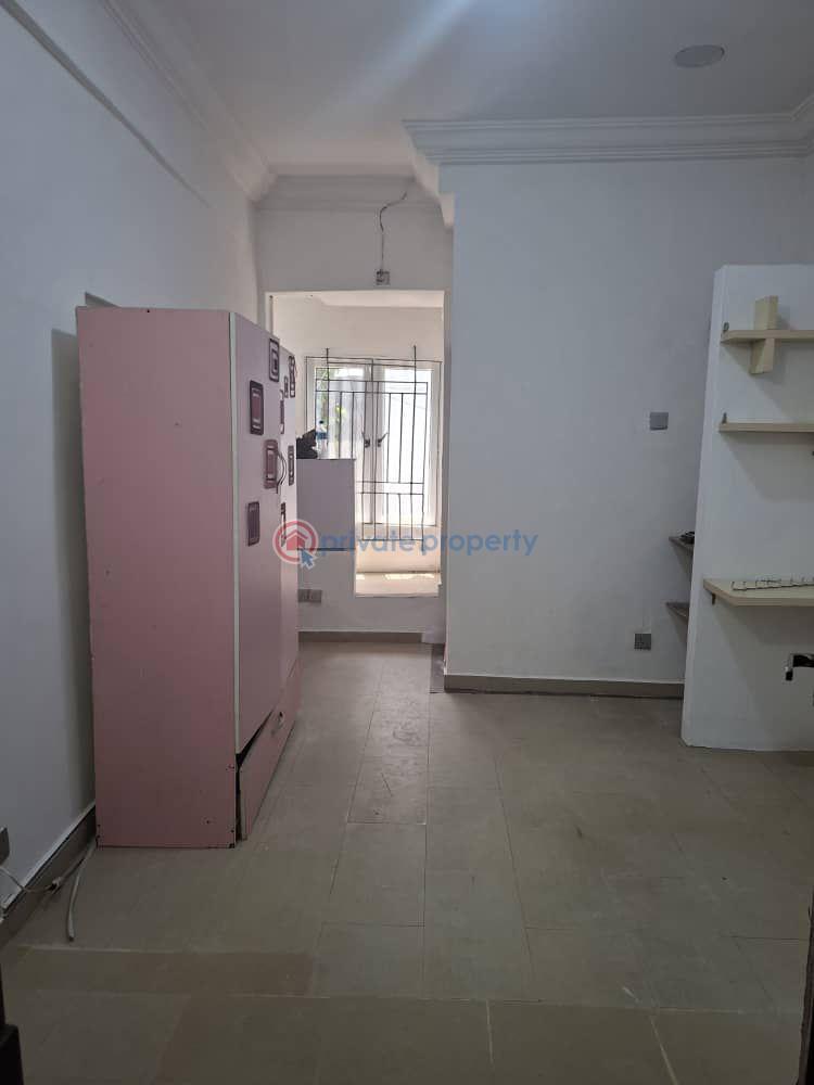 1 bedroom Self Contain For Rent Lawani Street, Onike, Yaba Onike Yaba Lagos - 0