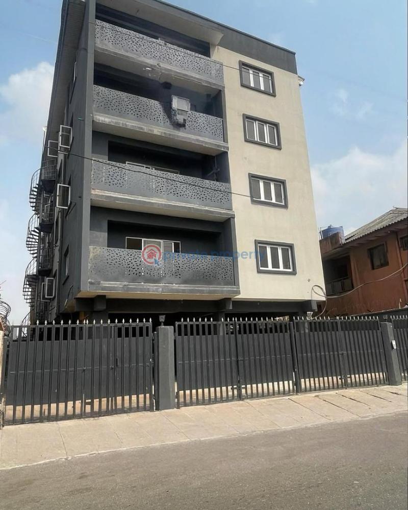 3 bedroom Block Of Flats For Sale Randle Avenue Surulere Lagos - 10