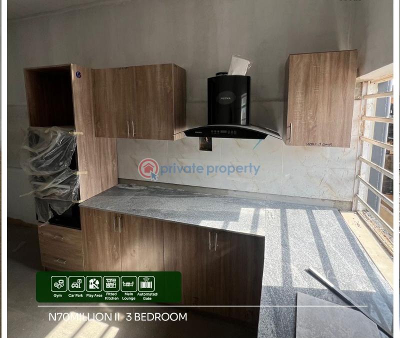 3 bedroom Block Of Flats For Sale Itire-Ikate Surulere Lagos - 2