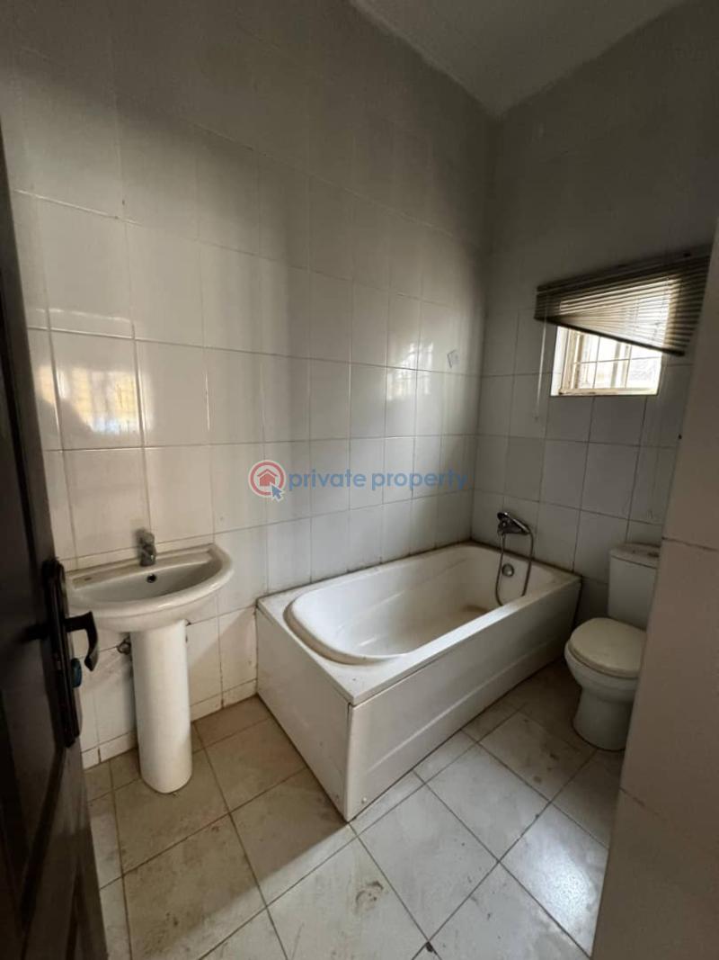 3 bedroom Block Of Flats For Rent Jahi Abuja Phase 2  - 5