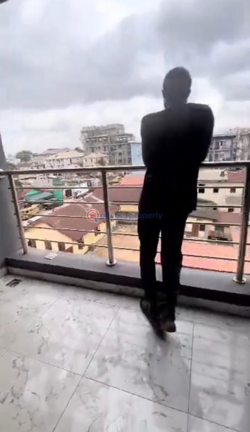 3 bedroom Flat & Apartment For Rent Sabo Yaba Lagos - 4