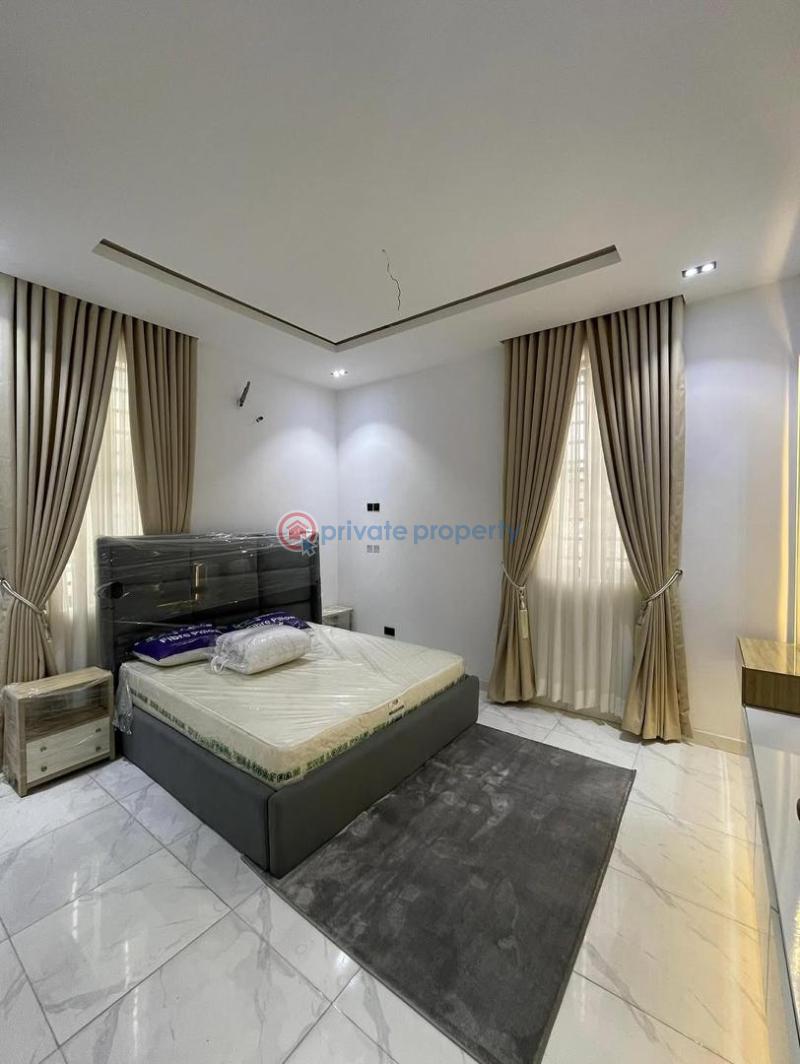 Luxurious 5 bedroom fully detached with a bq and swimming pool - 5 5 bedroom Detached Duplex For Sale Chevron Drive Lekki Lagos - 5