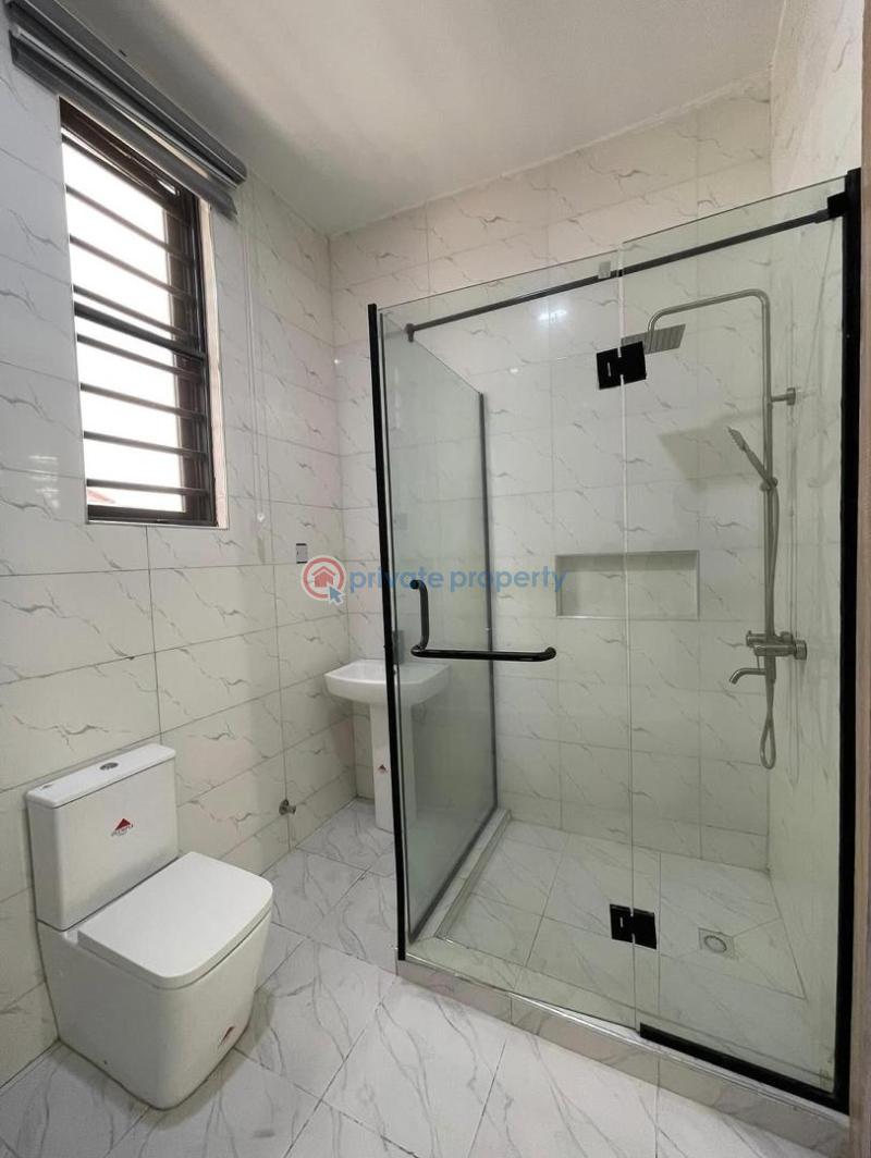 Luxurious 5 bedroom fully detached with a bq and swimming pool - 8 5 bedroom Detached Duplex For Sale Chevron Drive Lekki Lagos - 8