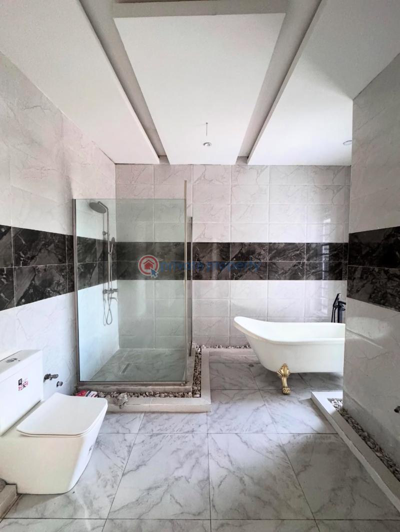 5 bedroom Detached Duplex For Sale Secure Estate At Osapa Lekki Osapa Lekki Lagos - 8
