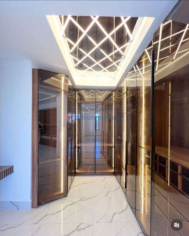 Luxurious brand new 5 bedroom fully detached duplex is available - 12 5 bedroom House For Rent Lekki Phase 1 Lagos - 12