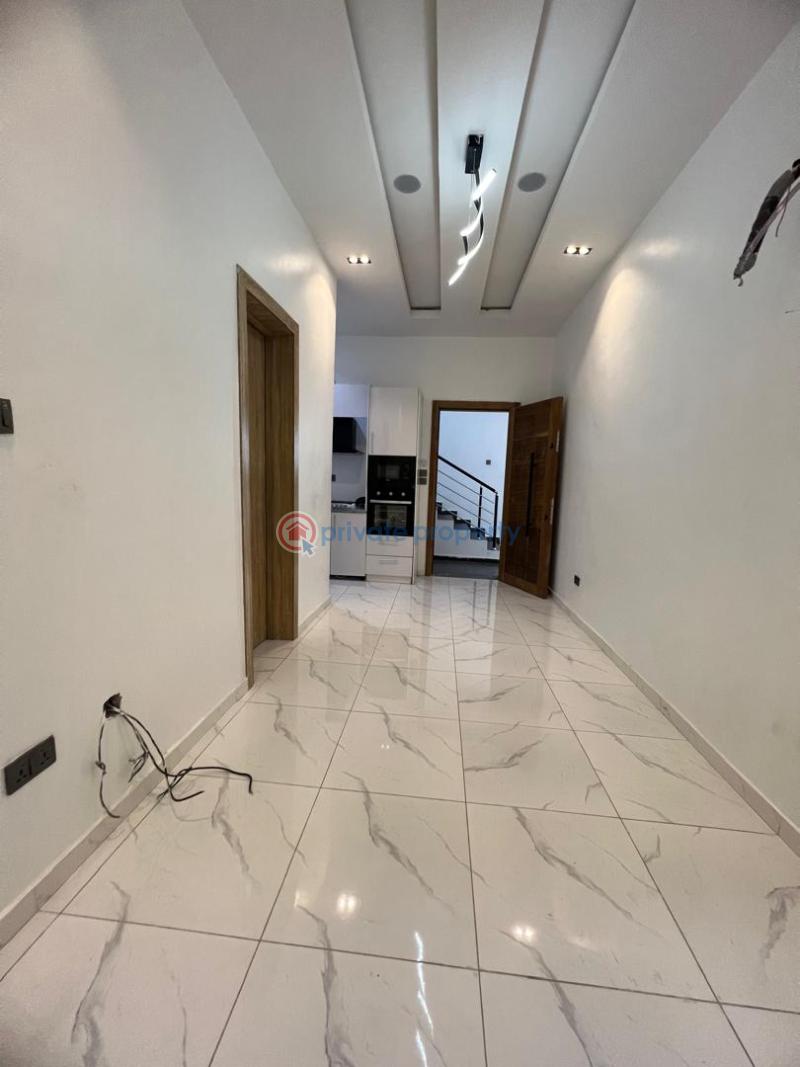 1 bedroom Mini Flat For Rent Ologolo Lekki Phase 1 Lagos - 4