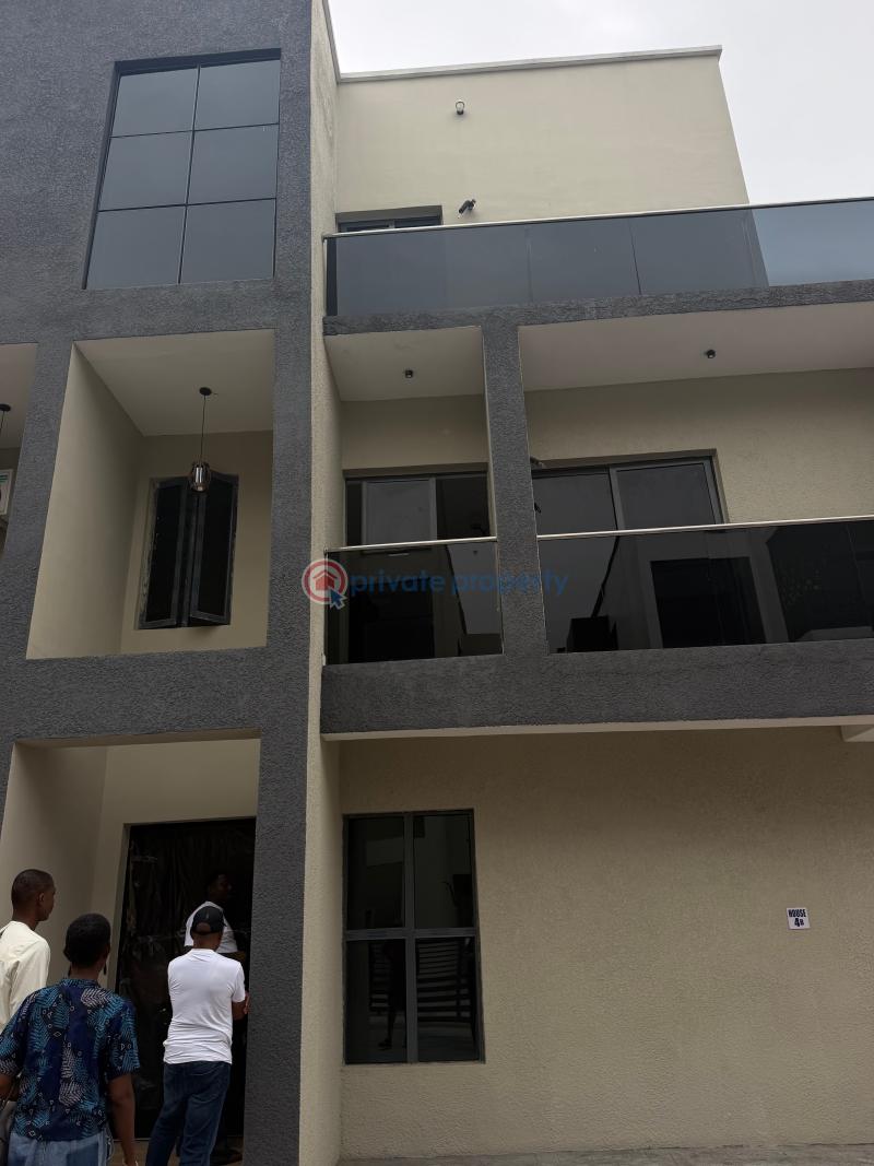 4 bedroom Semi detached Duplex For Sale Shonibare Estate Maryland Lagos - 15