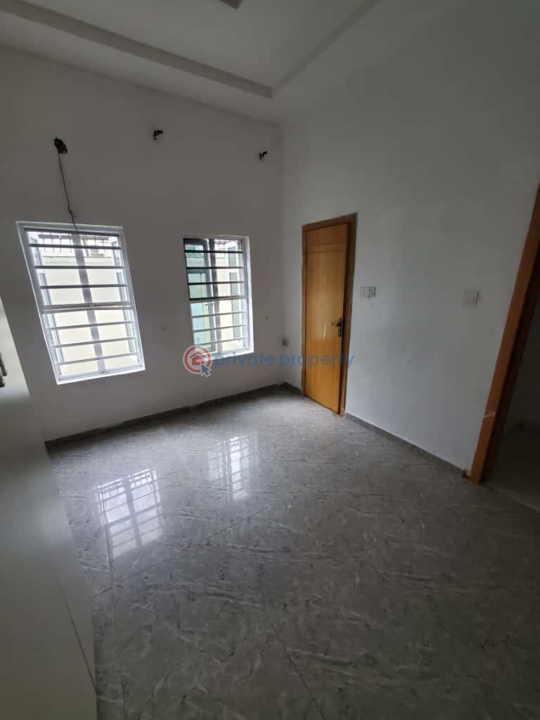 Luxurious spacious room (downstairs) - 4 1 bedroom Shared Apartment For Rent Chevron Drive Lekki Lagos - 4