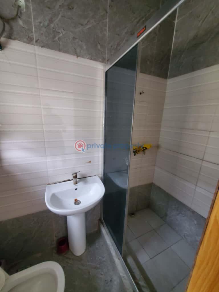 Luxurious spacious room (downstairs) - 1 1 bedroom Shared Apartment For Rent Chevron Drive Lekki Lagos - 1