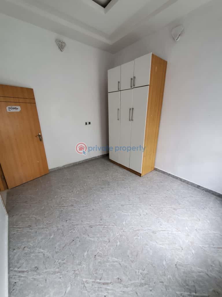 Luxurious spacious room (downstairs) - 2 1 bedroom Shared Apartment For Rent Chevron Drive Lekki Lagos - 2