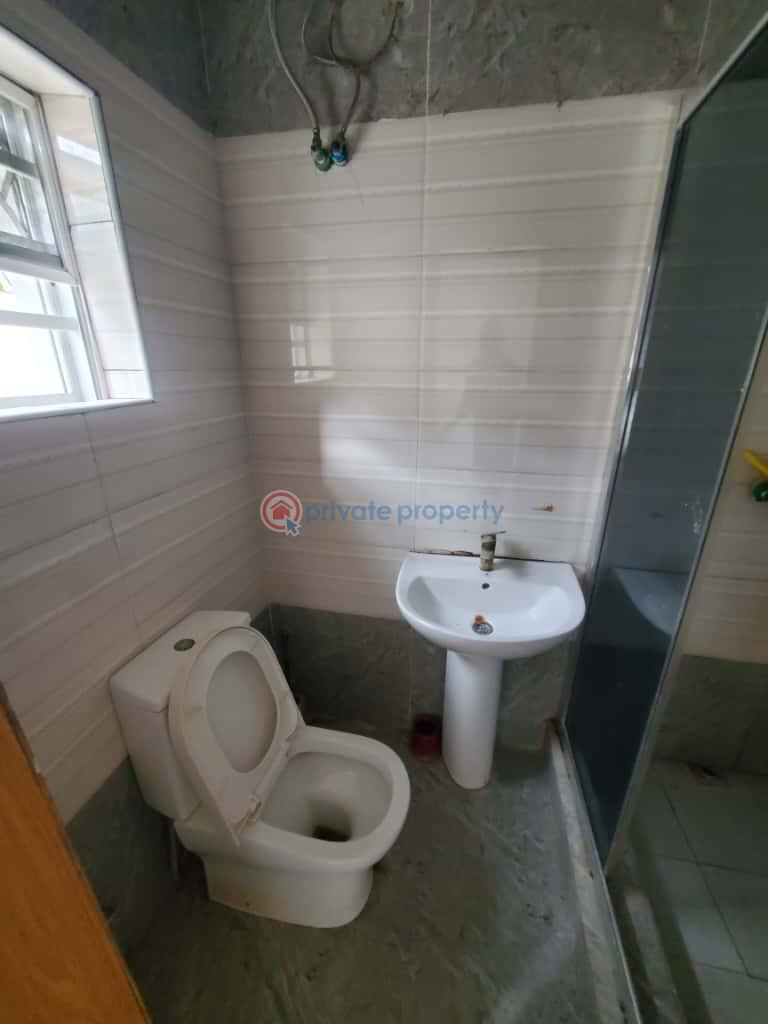 Luxurious spacious room (downstairs) - 3 1 bedroom Shared Apartment For Rent Chevron Drive Lekki Lagos - 3