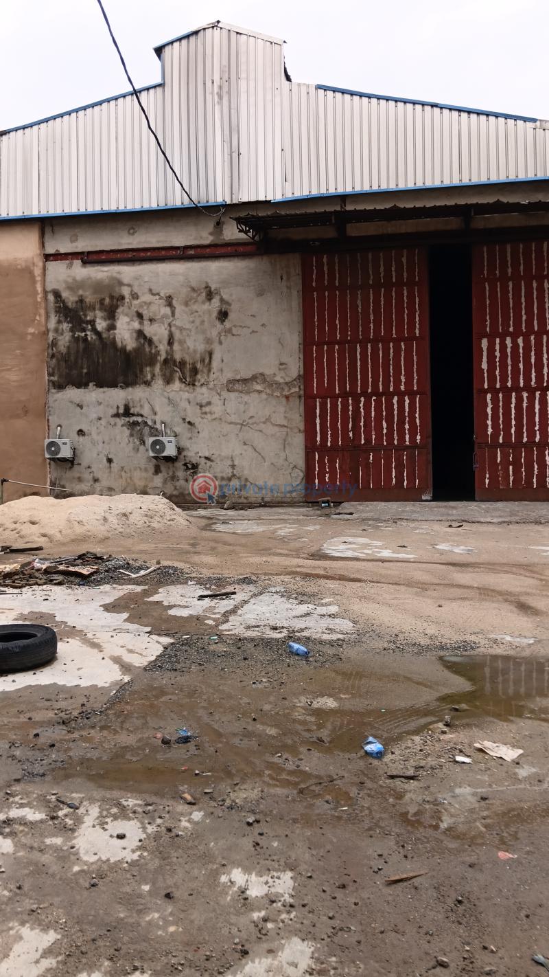 2 bedroom Warehouse For Rent Industrial Eric Moore Surulere Lagos - 0