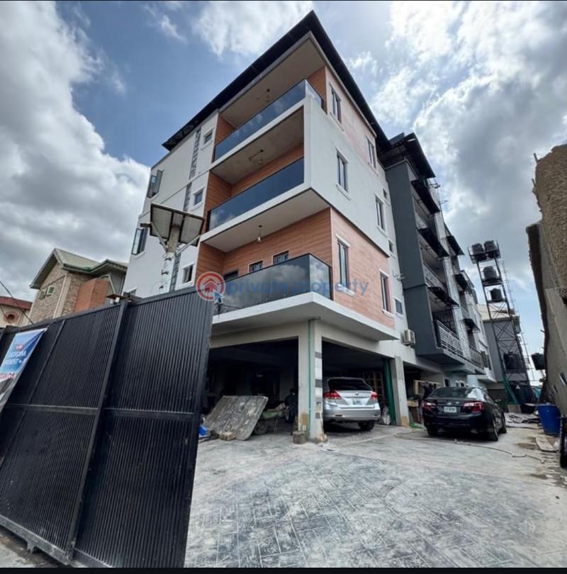 3 bedroom Block Of Flats For Sale Alagomeji Yaba Lagos - 4