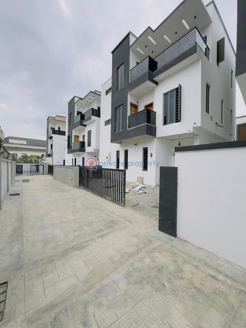 5 bedroom Detached Duplex For Sale Magodo Phase 1 Magodo Kosofe/Ikosi Lagos - 1