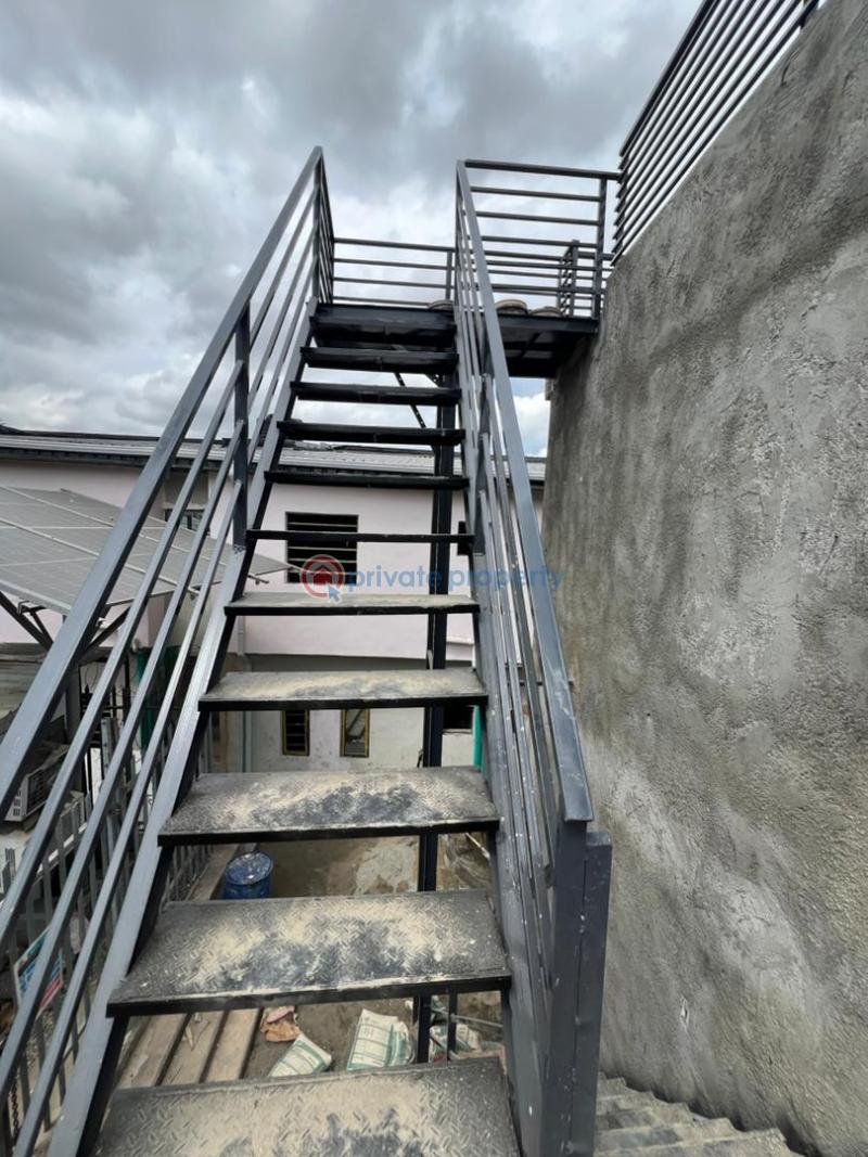 1 bedroom Mini Flat For Sale Obanikoro, Shomolu Obanikoro Shomolu Lagos - 3