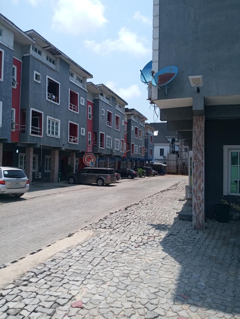 1 bedroom Self Contain For Sale Chevron Drive Lekki Lagos - 1