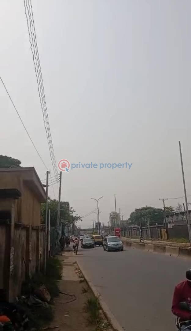 3 bedroom Block Of Flats For Rent Sabo Yaba Lagos - 5