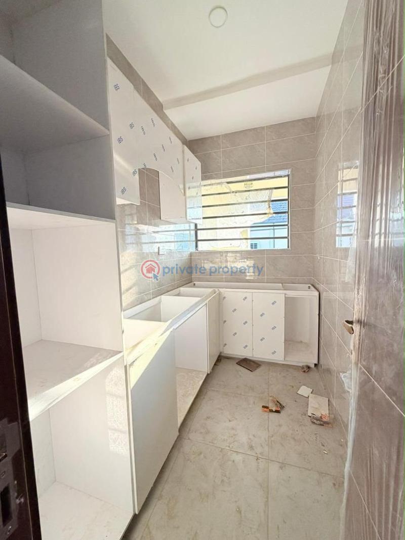 2 bedroom Block Of Flats For Sale Surulere Lagos - 5