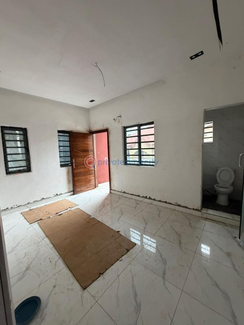 2 bedroom Block Of Flats For Rent Alagomeji Yaba Lagos - 1