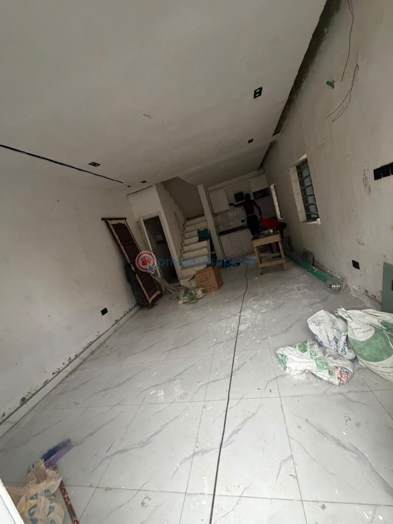 2 bedroom Block Of Flats For Rent Alagomeji Yaba Lagos - 2