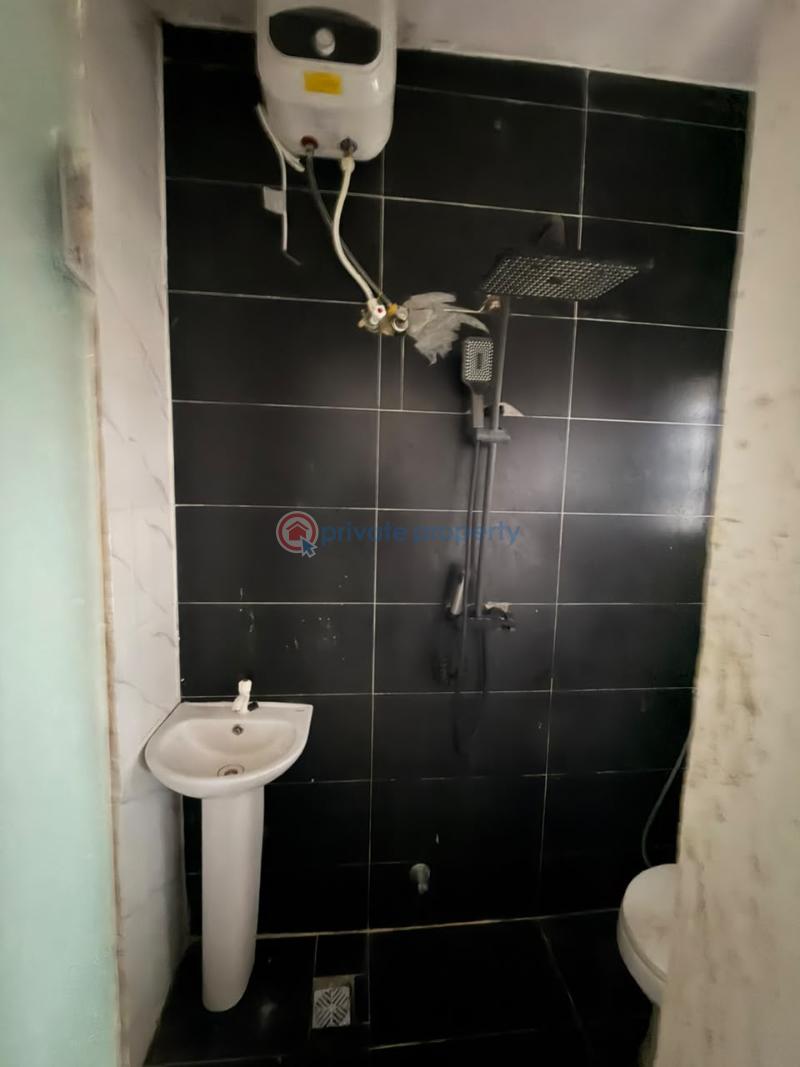 2 bedroom Block Of Flats For Rent Alagomeji Yaba Lagos - 5